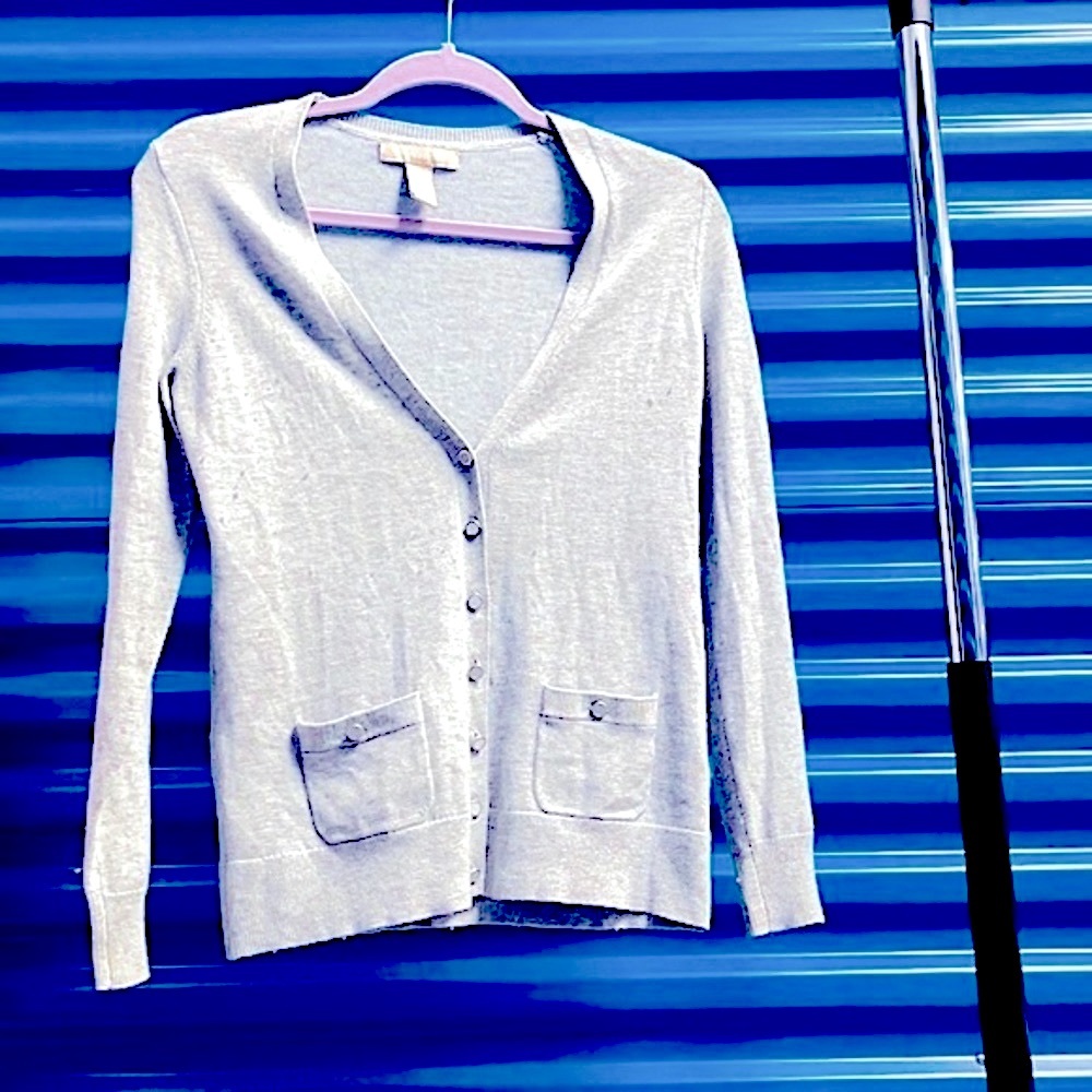 Banana Republic Button up V neck Cardigan w/ button closure